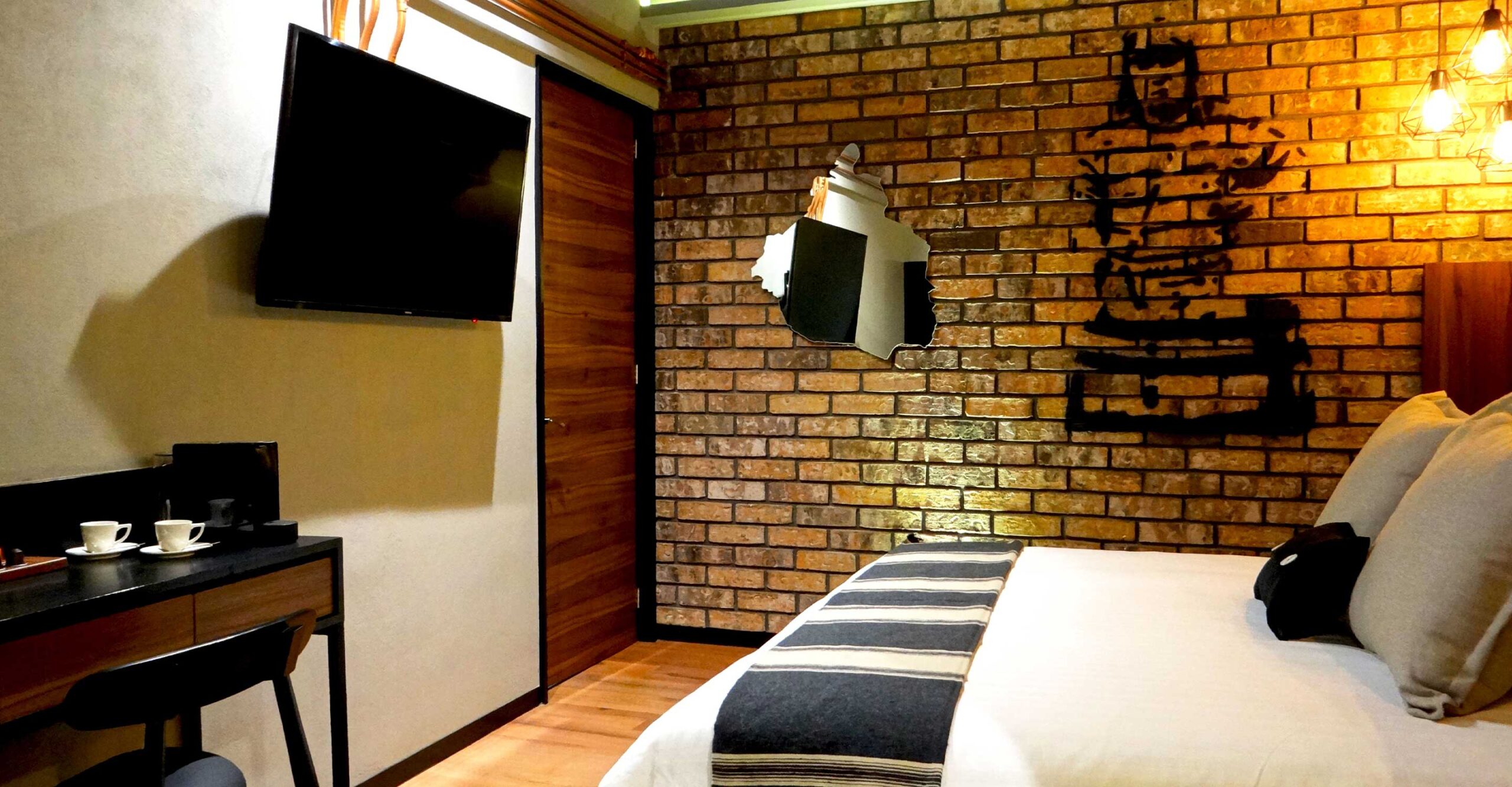 CADILLAC_EXPEDIA_HIDEAWAYTUB2